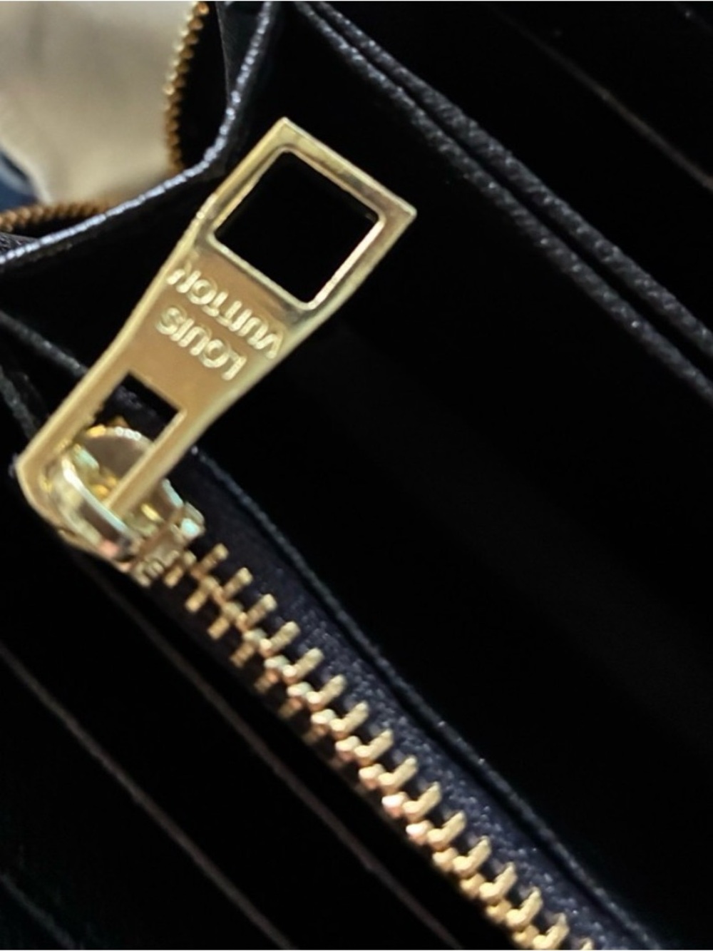 Black LV  monogram embossed Wallet - Picture 5 of 10
